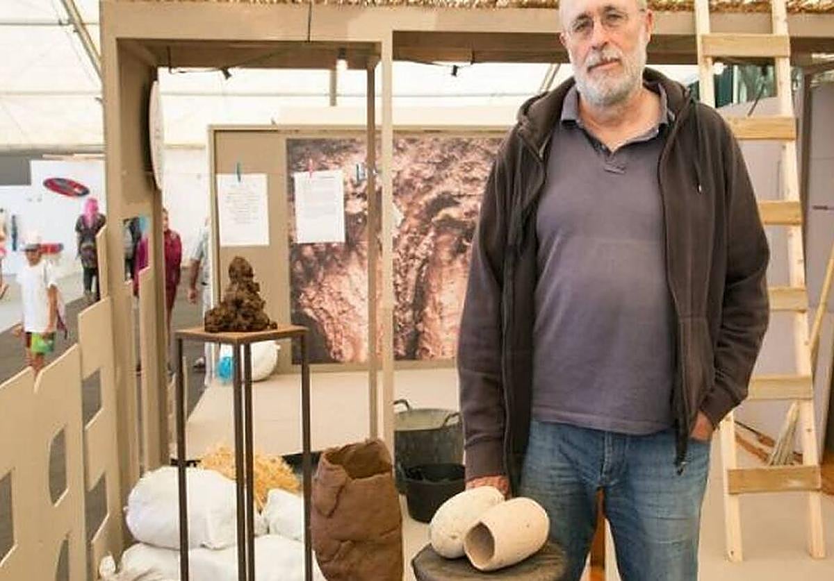 Silverio López, en una foto de archivo en la Feria de Artesanía de Antigua.