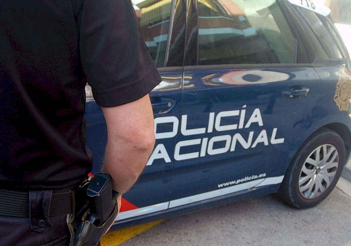 Un agente de la Policía Nacional.