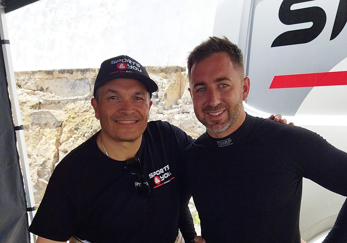 Óscar Cabrera y Aitor Cambeiro sonríen tras hacerse con el triunfo.