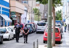 Imagen de dos policías sin relación con la noticia.