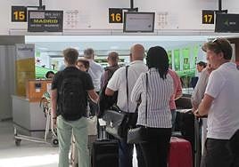 Pasajeros en el aeropuerto de Lanzarote.