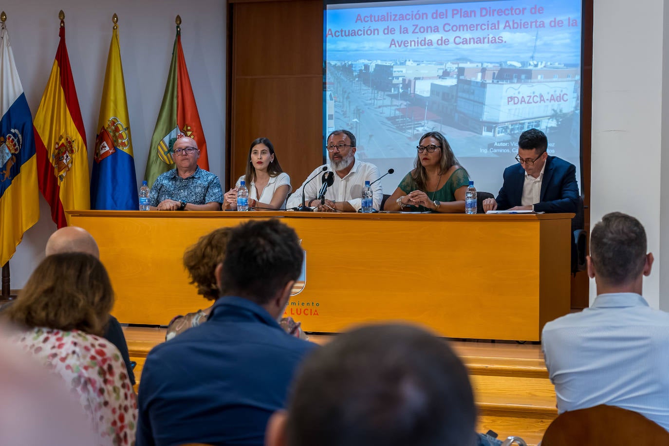 El Gobierno local presentó este martes el nuevo Plan Director de la Zona Peatonal que mejorará la oferta comercial de la Avenida de Canarias.