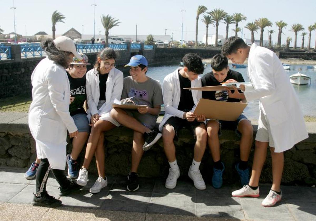 Estudiantes en el Charco de San Ginés.