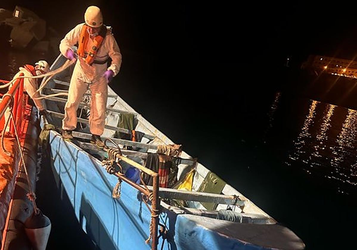 Llegada de patera a La Restinga, El Hierro.