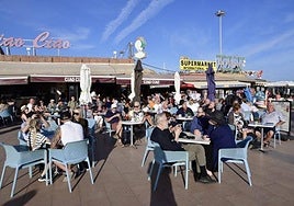 Los negocios de hostelería también han recuperado la actividad prepandémica. En la imagen, una terraza en Playa del Inglés.