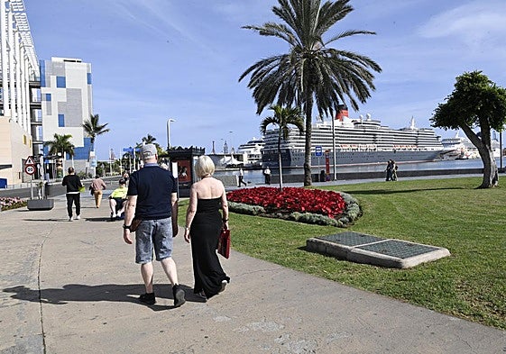 Imagen de archivo de un grupo de turistas en Las Palmas de Gran Canaria.