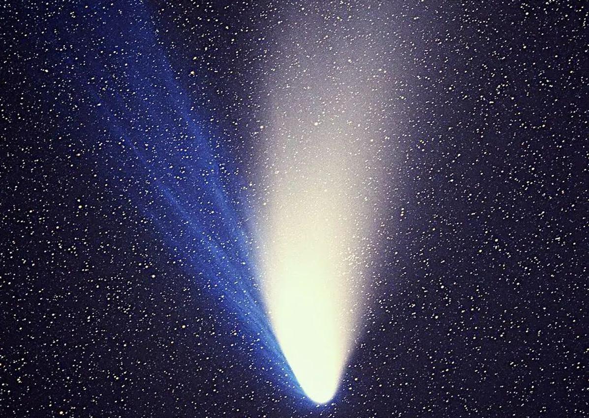 Imagen secundaria 1 - El cometa Olbers (primero a la izquierda), el Tsuchinshan-Atlas (arriba a la derecha) y el 333P/Linear, los próximos cometas que se podrán observar este año.
