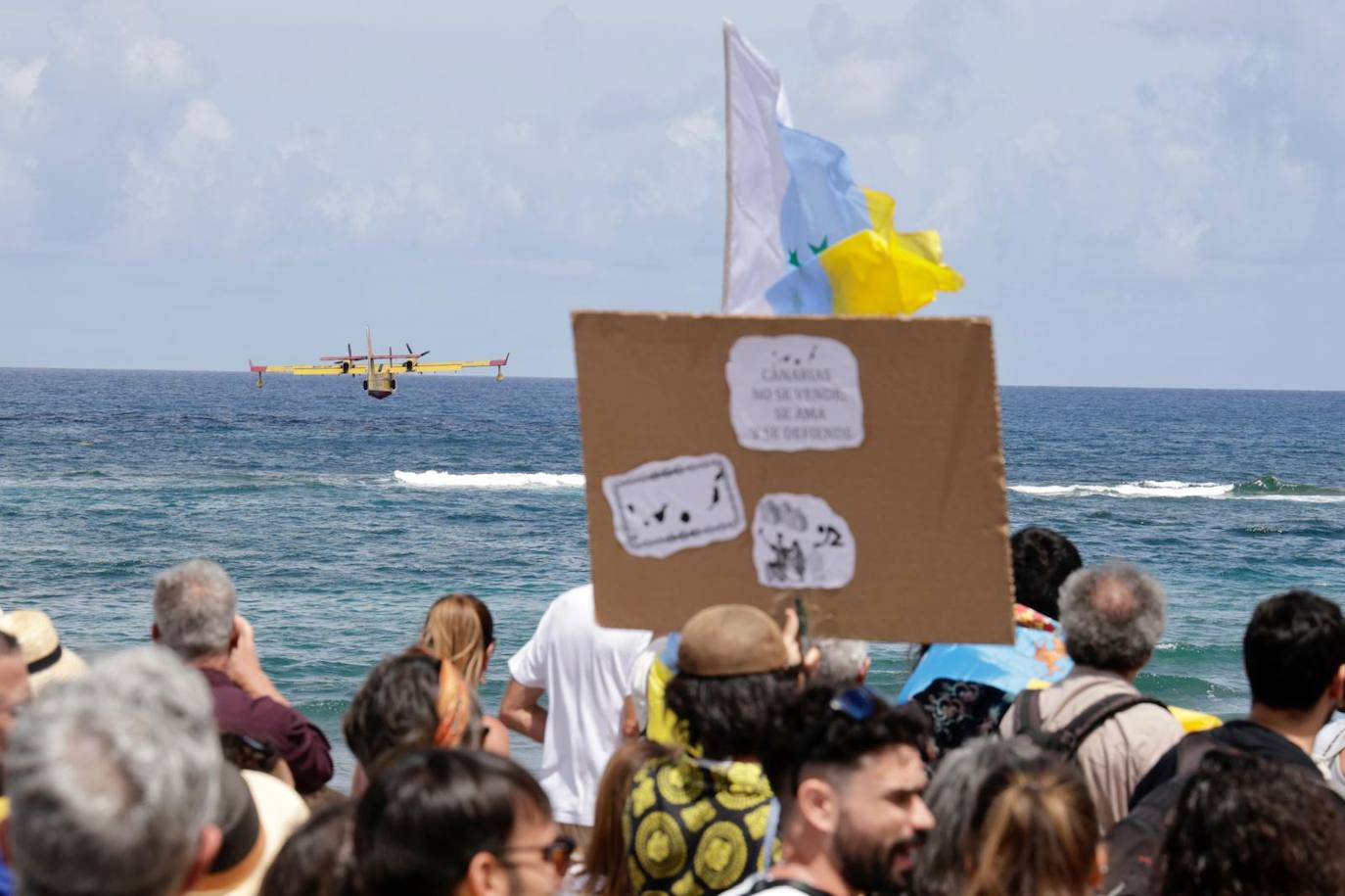 Las imágenes de la manifestación del 20A en toda Canarias
