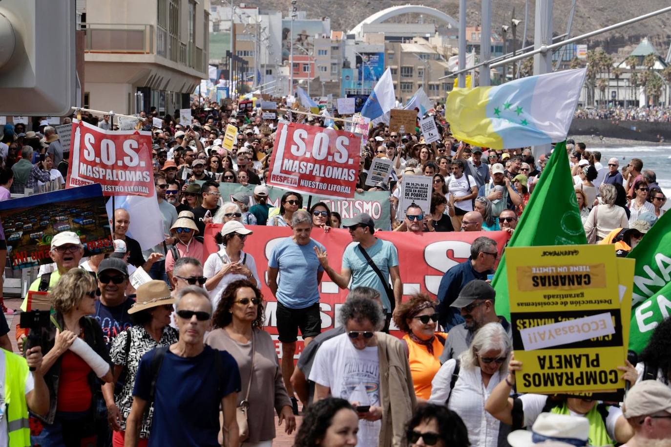 Las imágenes de la manifestación del 20A en toda Canarias