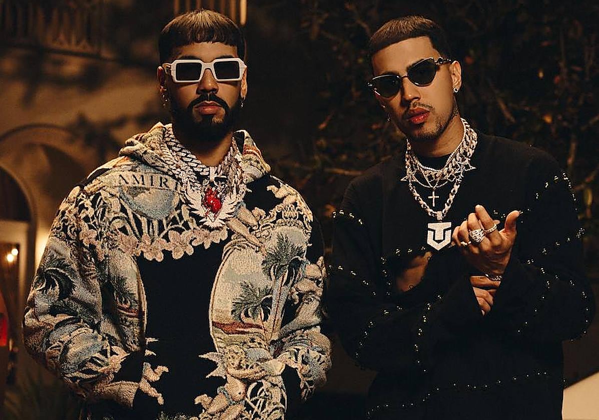 Anuel AA y Brytiago en la imagen promocional de este tema.