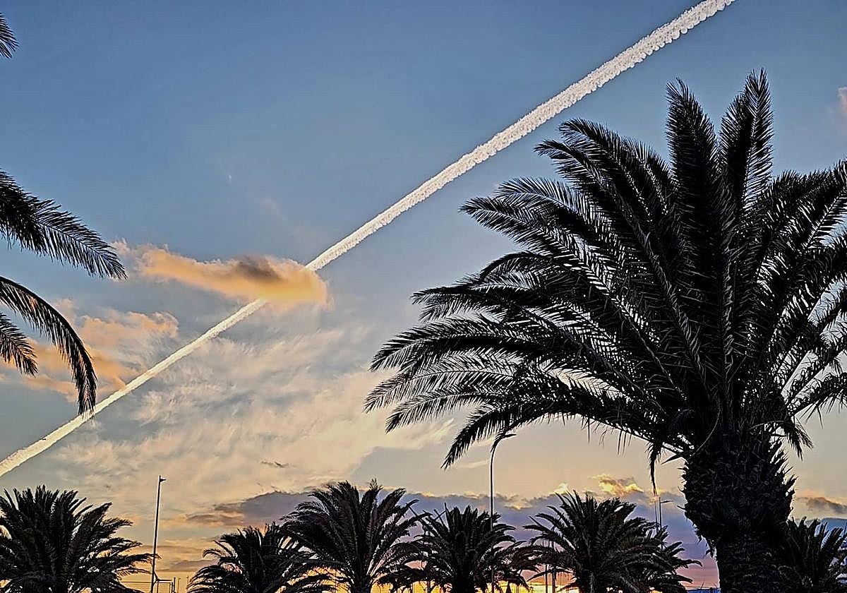 Cielo anaranjado en Gran Canaria.