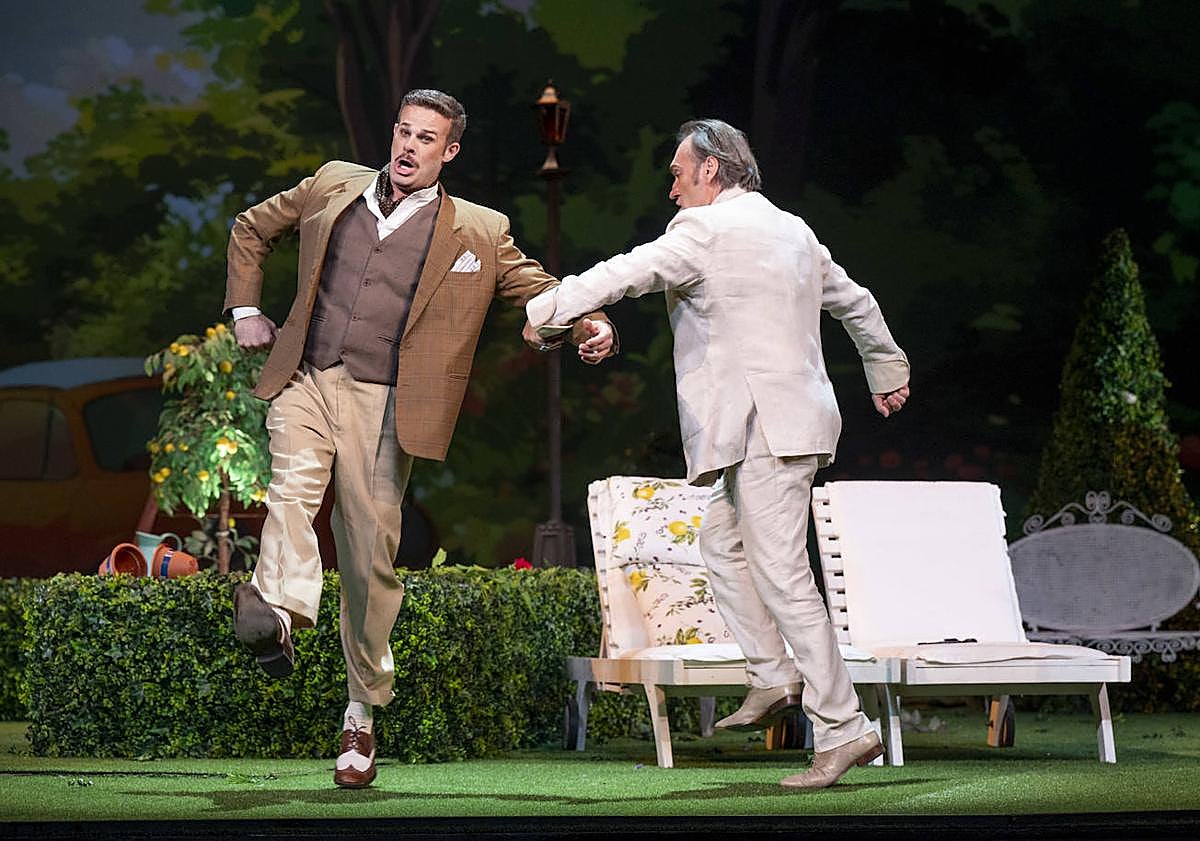 Imagen principal - Distintos momentos del ensayo general de 'El matrimonio secreto'. 