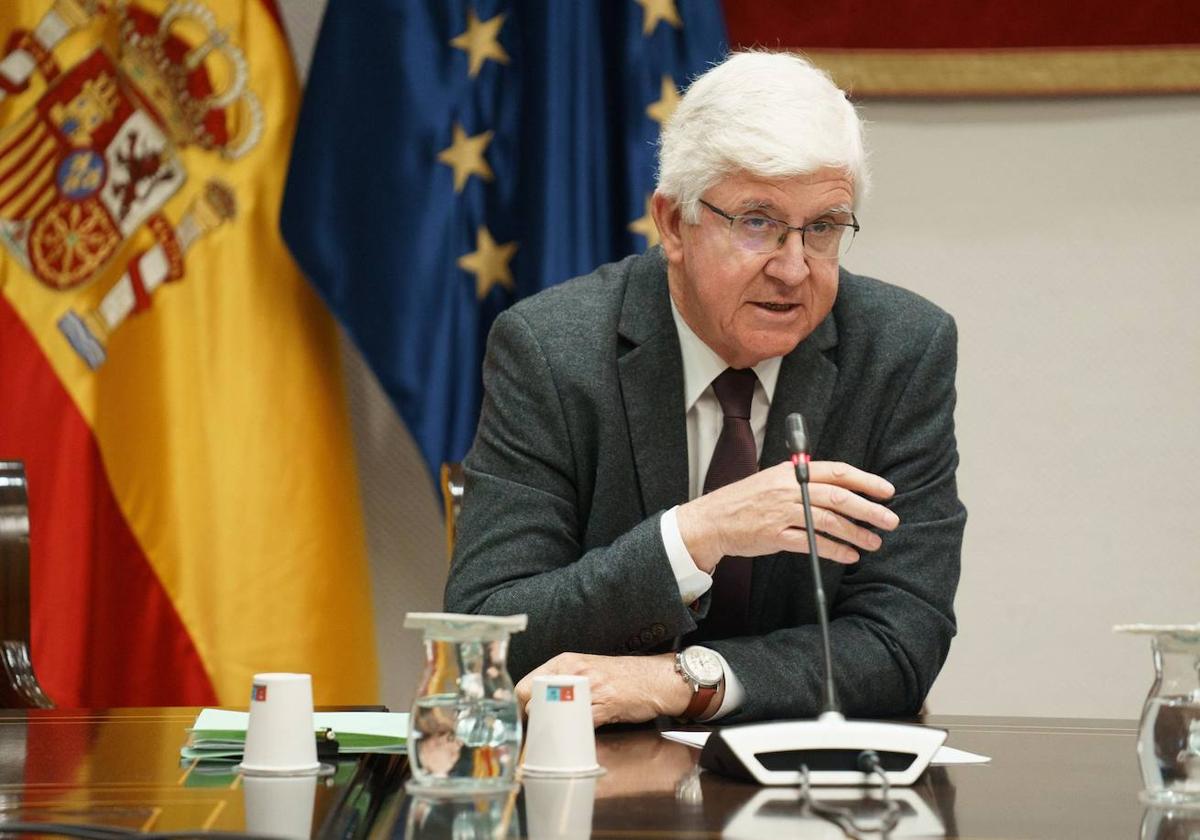 El Parlamento respalda la renovación del funcionariado de la Audiencia e impulsa un nuevo marco legal