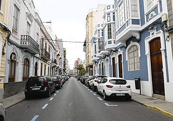 Zona de estacionamiento regulado en la calle Canalejas.