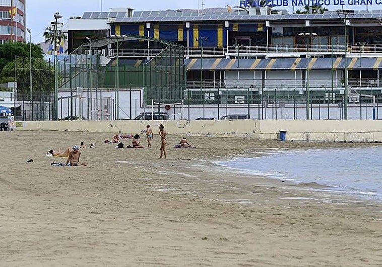 Rescate en la Playa de las Alcaravaneras.