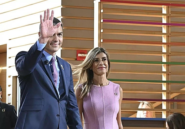 Pedro Sánchez y su esposa Begoña Gómez.