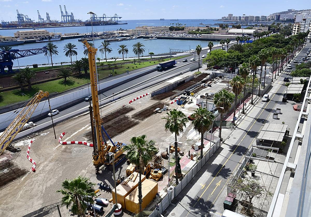 Imagen de las obras del tramo 7 de la MetroGuagua en el parque blanco.