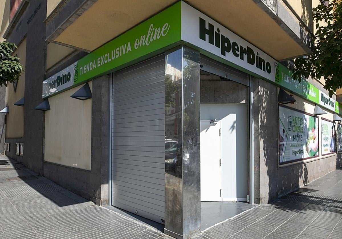 Fachada de uno de los dos centros preparadores exclusivos de compra online de HiperDino.