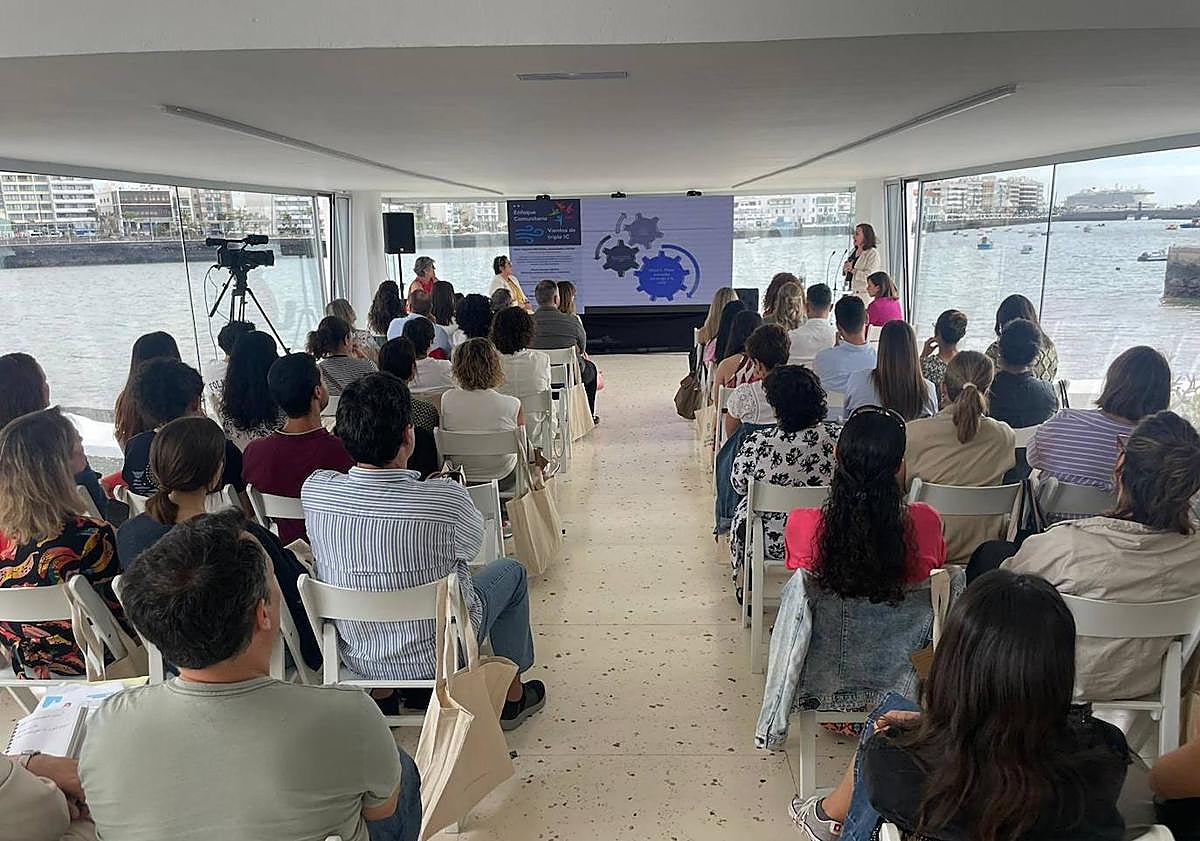 Imagen principal - Los expertos en enfermería comunitaria piden una mayor apuesta pública por los cuidados de salud