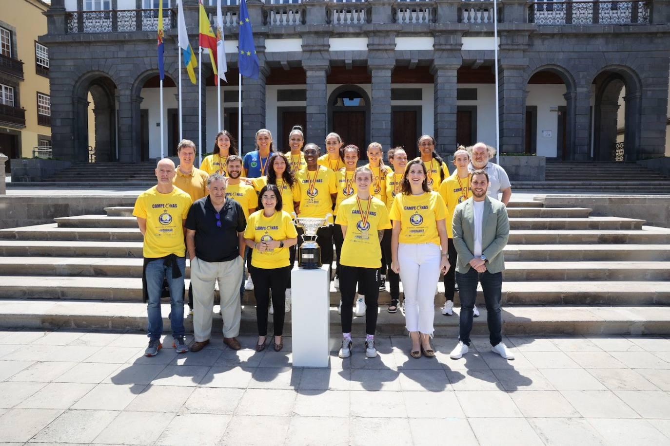 El Ayuntamiento de Las Palmas de Gran Canaria recibe al SF Hidramar