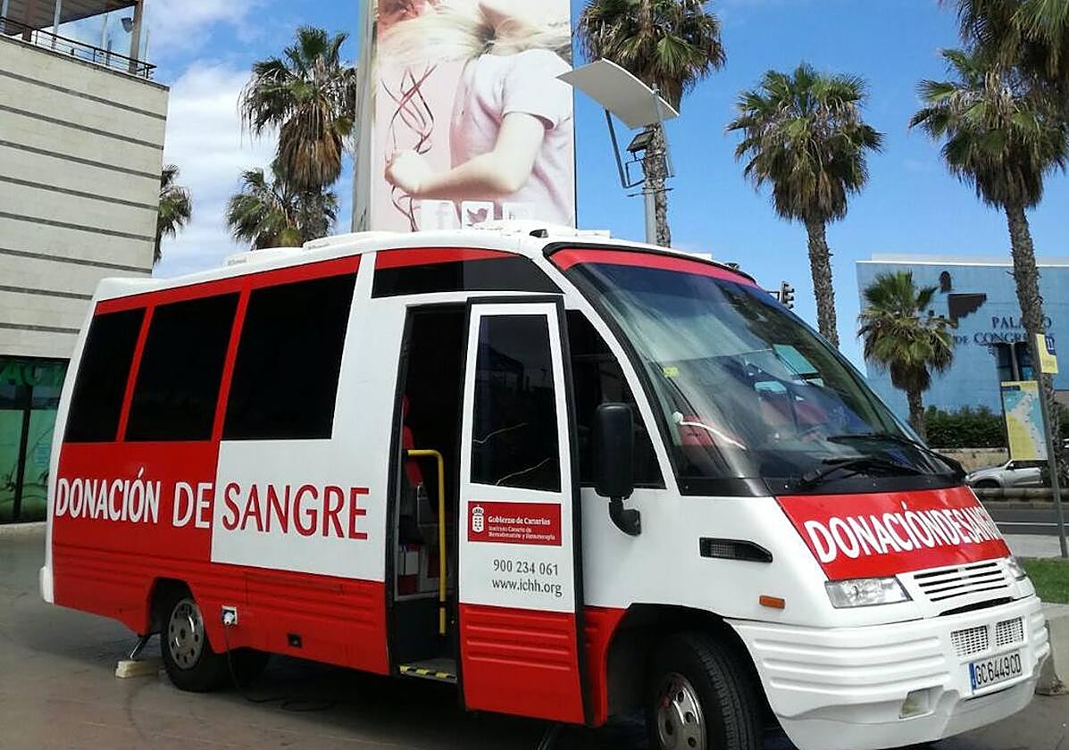 Unidad móvil para facilitar la donación de sangre en el CC Las Arenas.