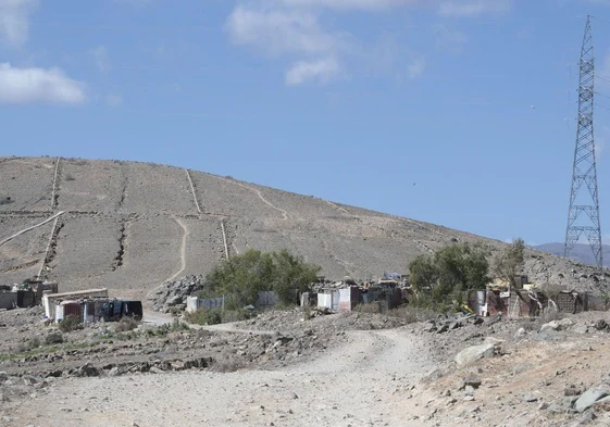 Zona de corrales en la Loma de Pino Seco, en Mogán, que formará parte del desahucio del poblado de chabolas de El Pajar.