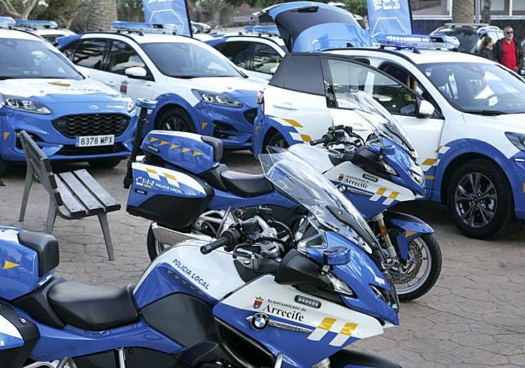 Material presentado en el parque de Altavista, con presencia de concejales.