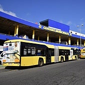 Unas 40 guaguas duermen en la calle cada noche por falta de espacio en las cocheras