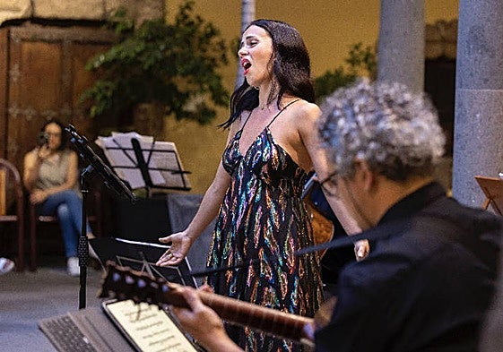 Magdalena Padilla y Carlos Oramas, durante un concierto.