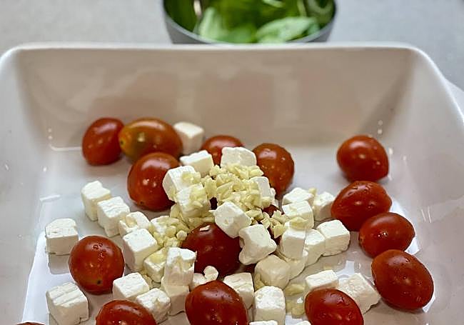 Añadimos los ajos picados