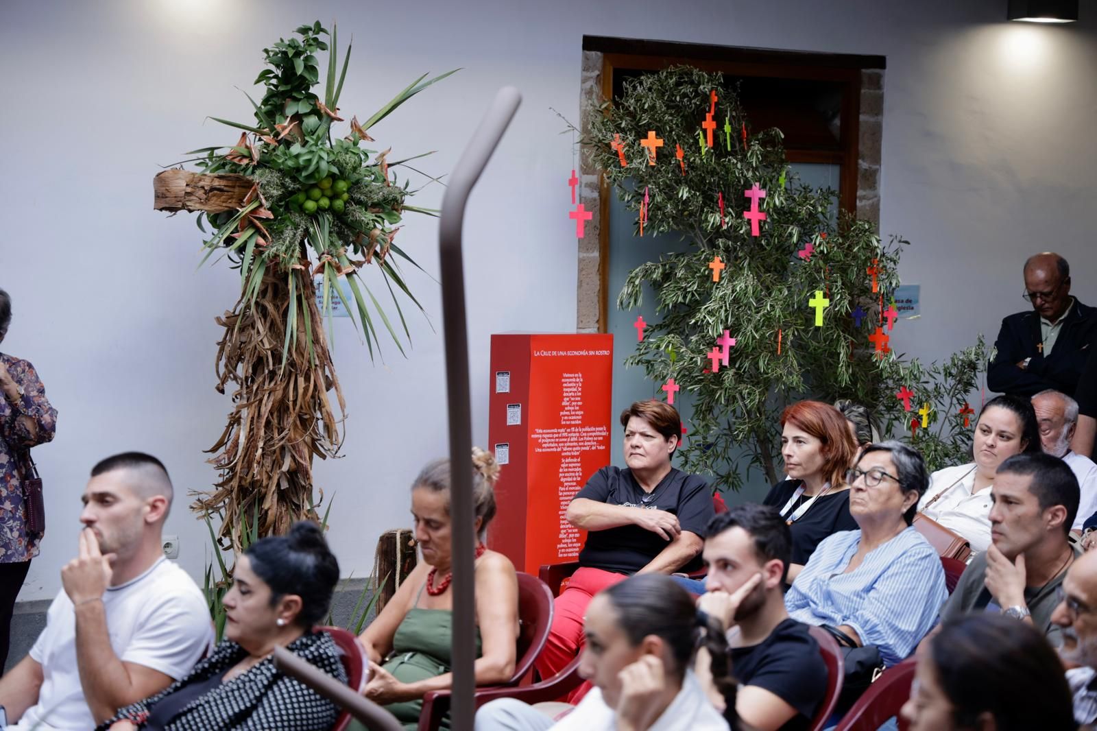 La inauguración de la Exposición de cruces, en imágenes