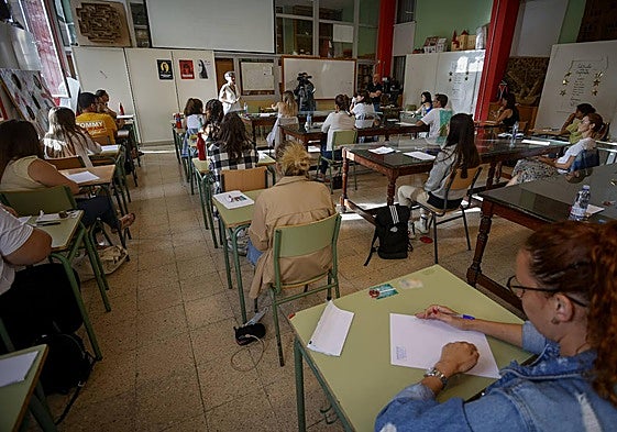 Imagen de archivo de oposiciones de maestros y maestras de Primaria en la capital grancanaria en 2022.