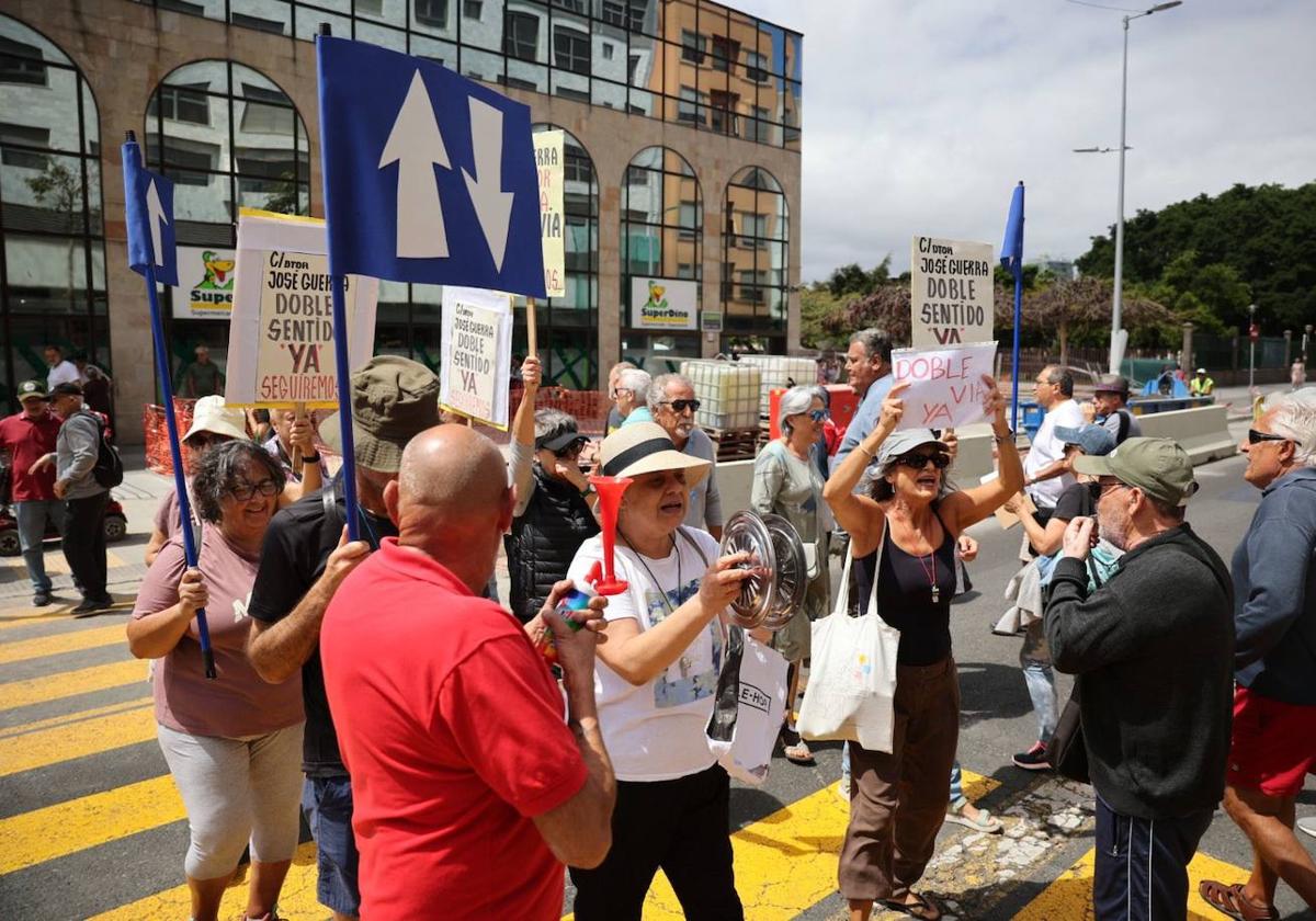 Imagen de la protesta protagonizada este jueves por vecinos de La Isleta.