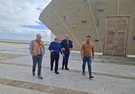 El alcalde Juan Antonio Peña visitó de nuevo las instalaciones del tanatorio de Las Rubiesas.