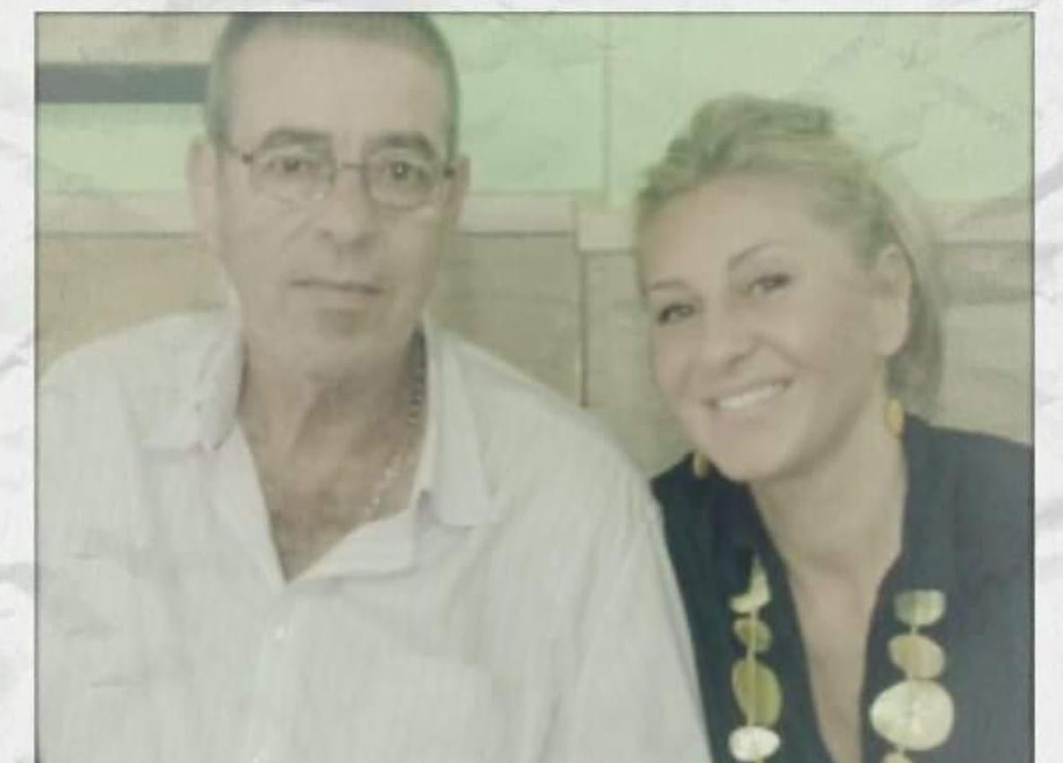 Imagen secundaria 1 - Diferentes imágenes históricas de Tony's. Entre ellas, el fundador con su hija y actual propietaria.