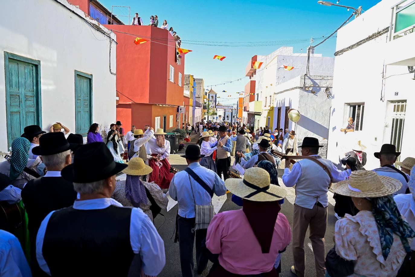 San Isidro vive con devoción su romería ofrenda