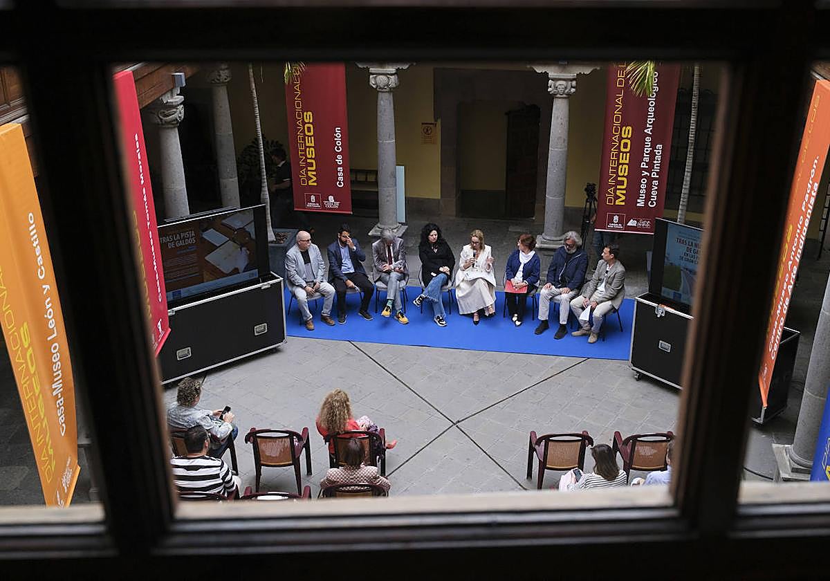Guacimara Medina junto a los directores de los museos insulares.