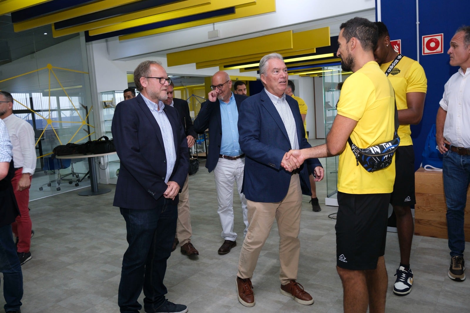 El Guaguas, de amarillo por su casa