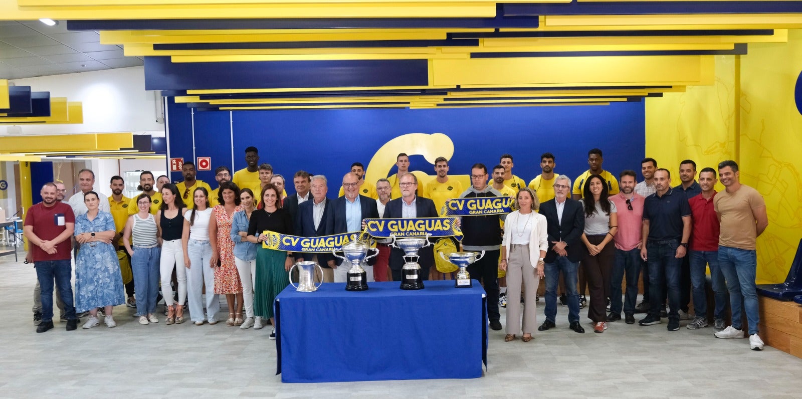 El Guaguas, de amarillo por su casa