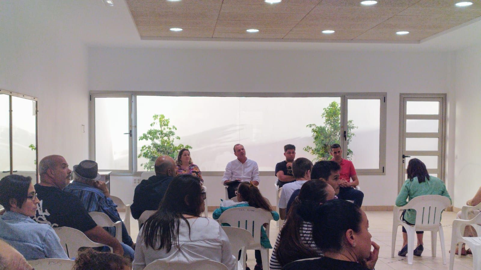 Imagen secundaria 1 - Los vecinos de Agüimes solicitan al Ayuntamiento más alumbrado público y renovar los parques