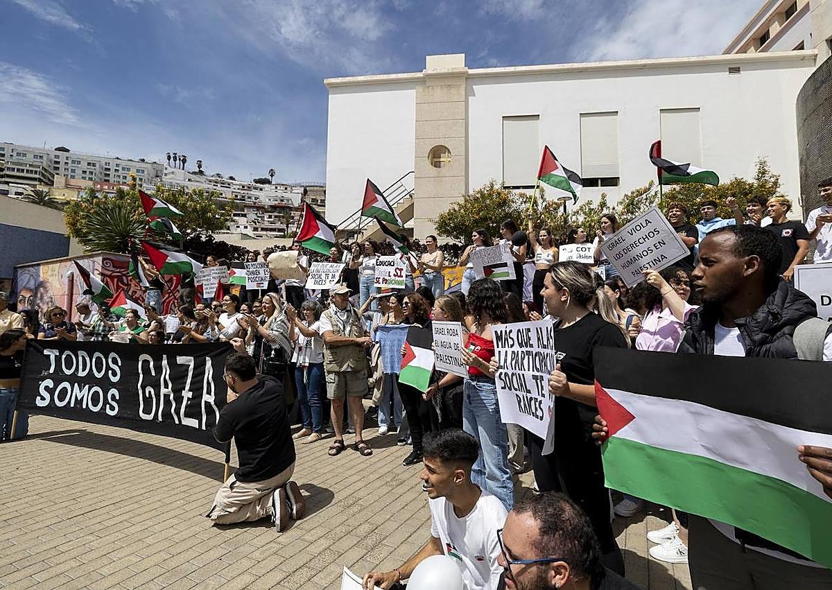 Imagen secundaria 1 - Los universitarios de la ULPGC salen a la calle para apoyar al pueblo palestino