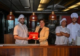Equipo de Brunelli`s con el reconocimiento por haber sido incluidos en la Guía Michelin 2024.