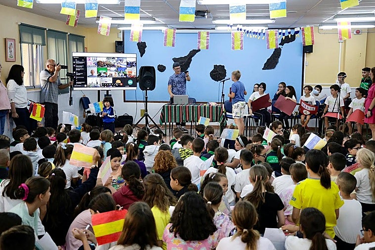 El comedor del CEIP Elvira Vaquero fue una fiesta con la celebración de las votaciones de Schoolvision 2024.
