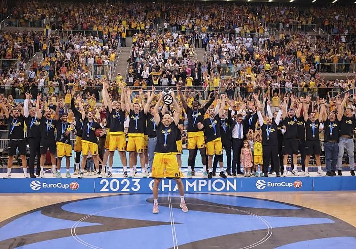 Oliver Stevic levantó el trofeo de la EuroCup con el Granca.