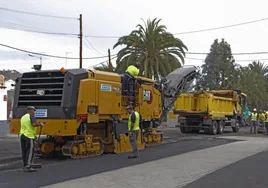 Imagen reciente de los trabajos de asfaltado en la GC-300.