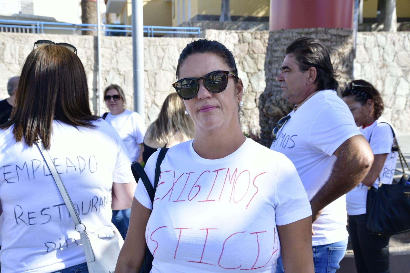 Manifestación por el cierre de tres locales en Puerto Rico
