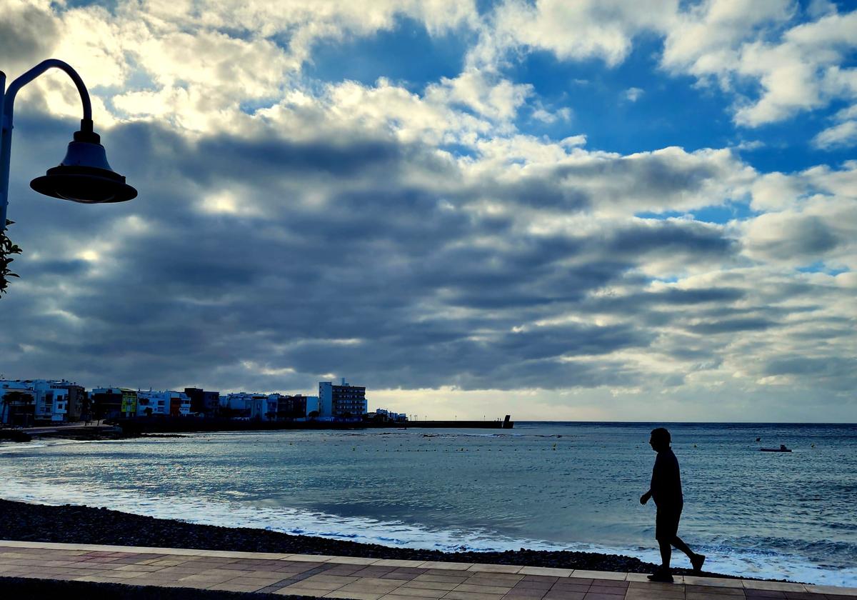 Lluvias al norte y fuertes vientos en todas las islas a partir del martes