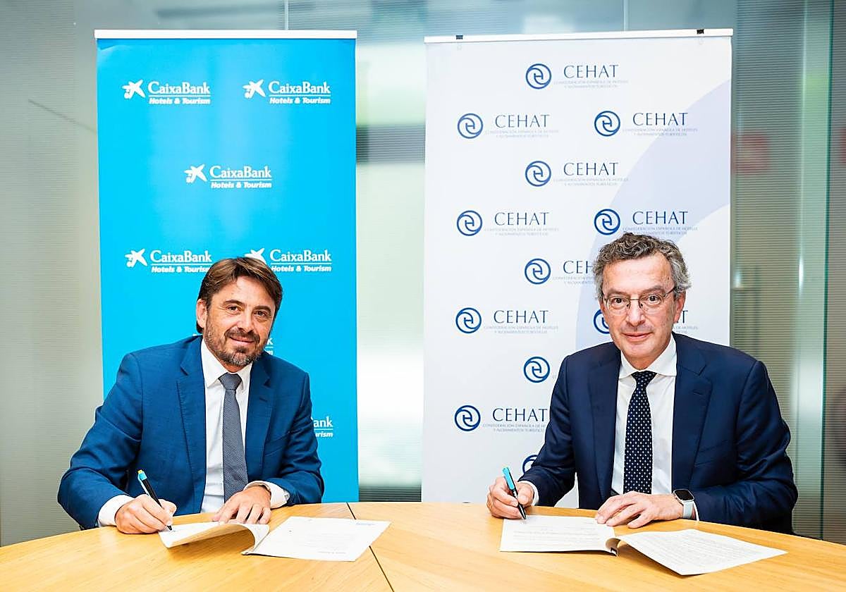 Jorge Marichal, presidente de CEHAT, y David Rico, director de CaixaBank Hotels&Tourism.