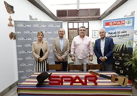 Representantes de SPAR Gran Canaria y Los Gofiones tras la renovación del convenio.