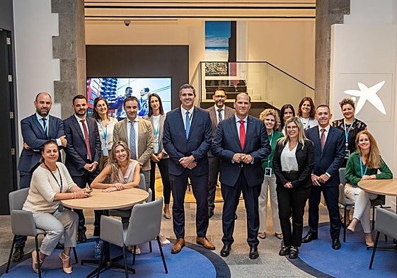 Imagen de la plantilla de la nueva Oficina Store CaixaBank Arucas.